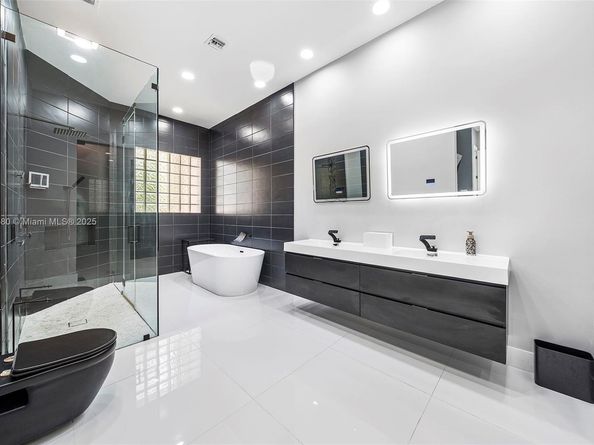 1496 Breakwater Terr, Hollywood FL 33019