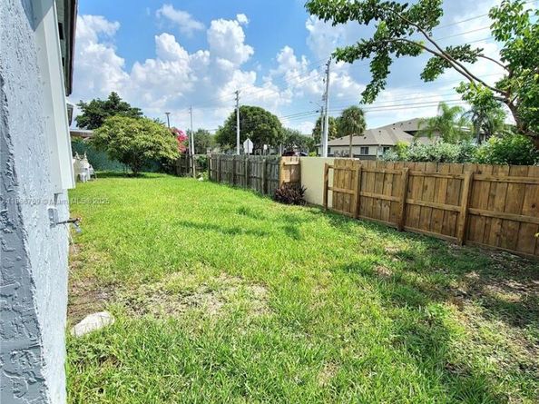 20203 SW 122nd Ct E, Miami FL 33177