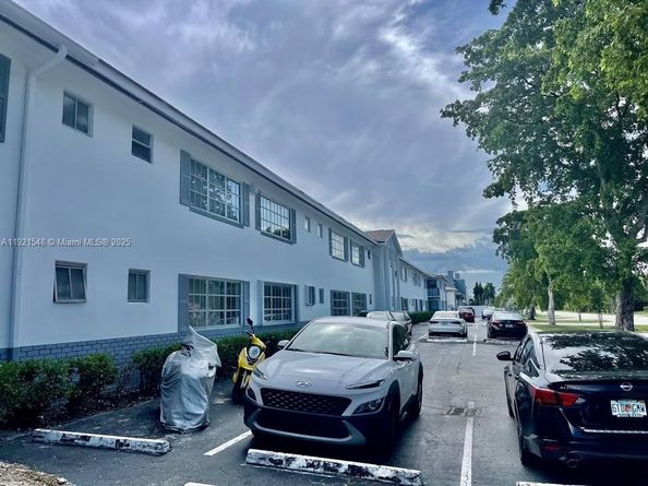 1431 S 14th Ave 118, Hollywood FL 33020