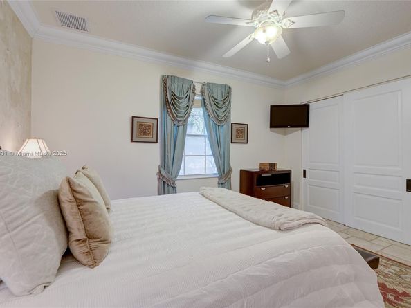 16740 Berkshire Ct, Southwest Ranches FL 33331