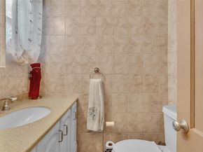 329 SE 3rd St 403T, Hallandale Beach FL 33009