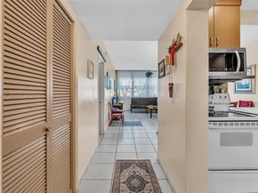 329 SE 3rd St 403T, Hallandale Beach FL 33009
