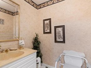 9530 Alcazar Ln, Davie FL 33324