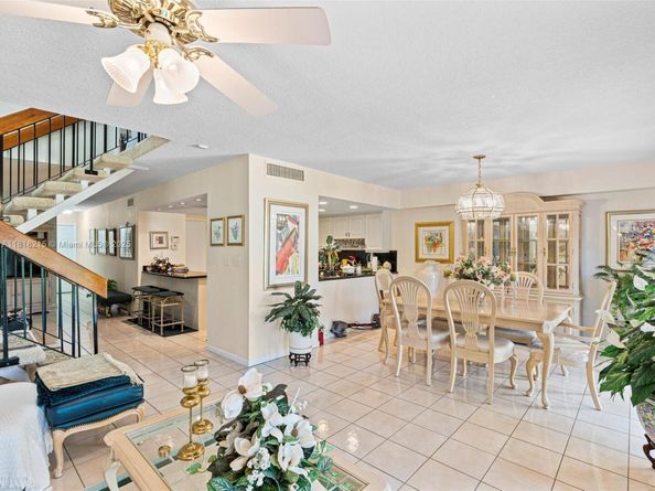 9530 Alcazar Ln, Davie FL 33324