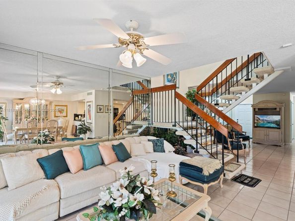 9530 Alcazar Ln, Davie FL 33324