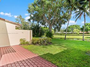 9530 Alcazar Ln, Davie FL 33324