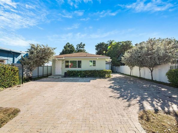 1236 NW 27th St, Miami FL 33142
