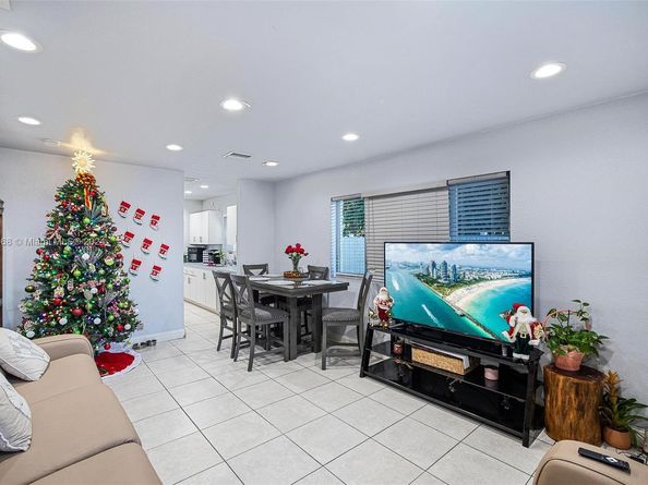 1236 NW 27th St, Miami FL 33142