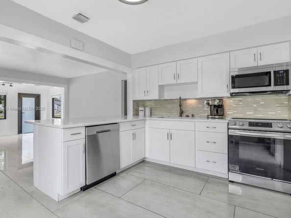 2510 Thomas St, Hollywood FL 33020