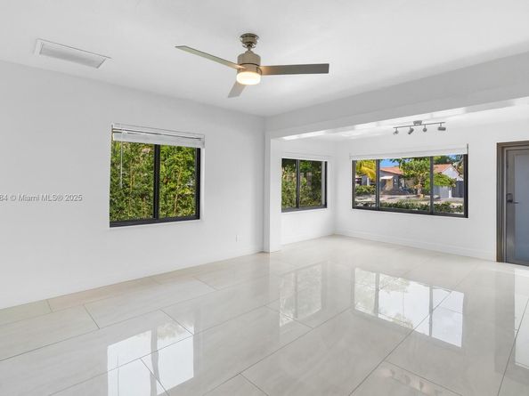 2510 Thomas St, Hollywood FL 33020