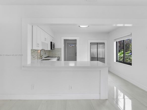 2510 Thomas St, Hollywood FL 33020