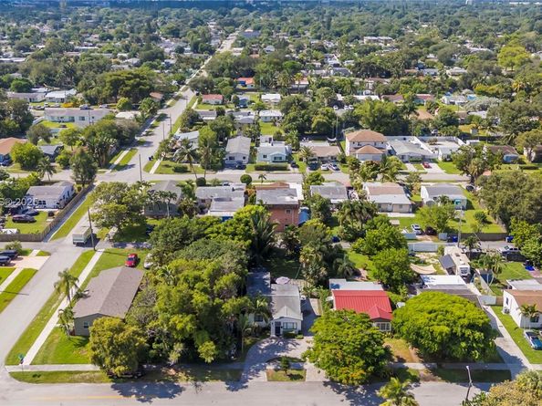 2510 Thomas St, Hollywood FL 33020