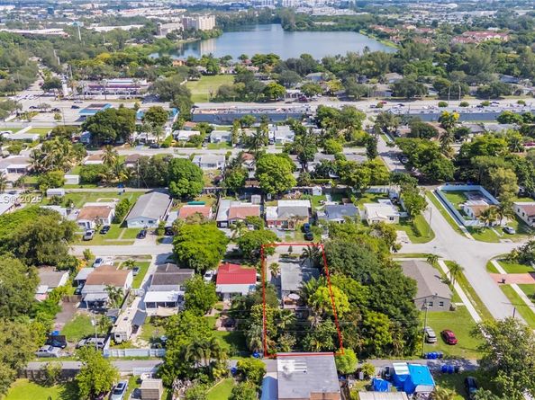 2510 Thomas St, Hollywood FL 33020