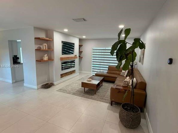 10761 SW 165th St, Miami FL 33157