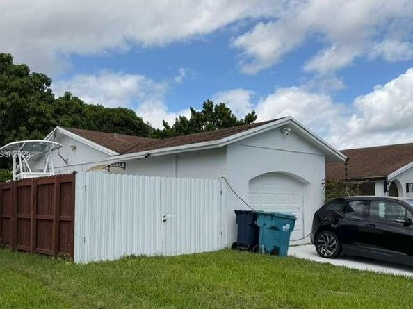 10761 SW 165th St, Miami FL 33157