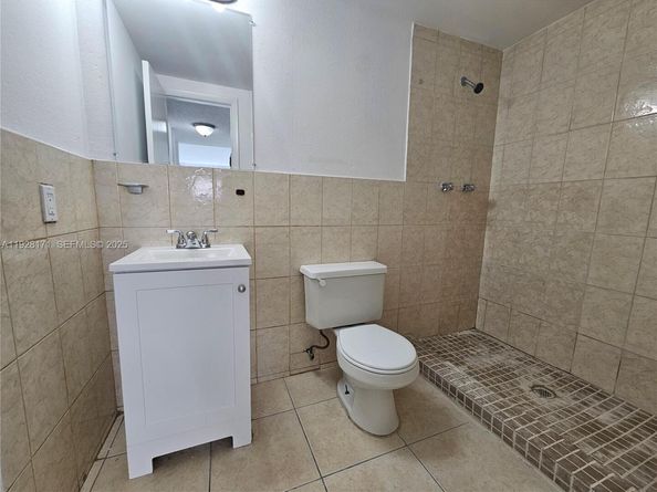 3610 NW 21st St 206, Lauderdale Lakes FL 33311