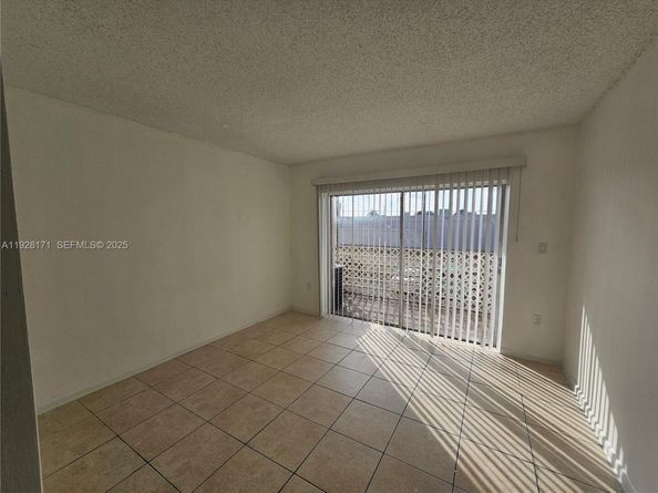 3610 NW 21st St 206, Lauderdale Lakes FL 33311