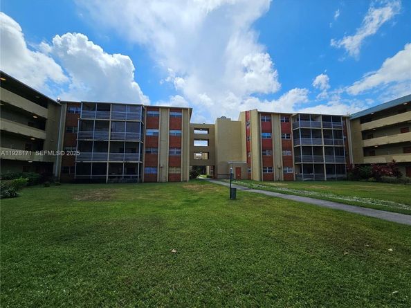 3610 NW 21st St 206, Lauderdale Lakes FL 33311