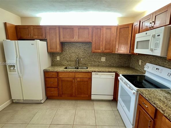 16210 Laurel Dr 203, Weston FL 33326