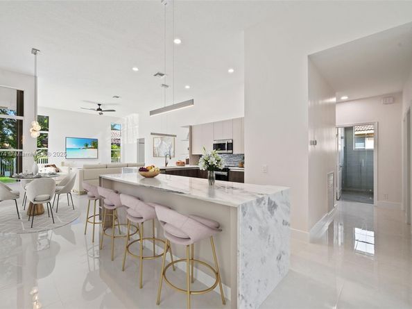 1807 Victoria Pointe Cir, Weston FL 33327