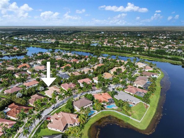 1807 Victoria Pointe Cir, Weston FL 33327