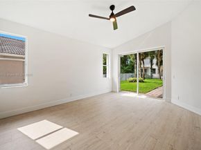 1807 Victoria Pointe Cir, Weston FL 33327