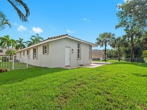 1807 Victoria Pointe Cir, Weston FL 33327