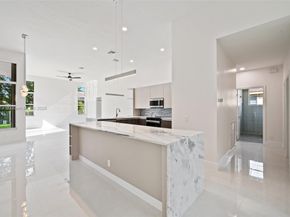 1807 Victoria Pointe Cir, Weston FL 33327