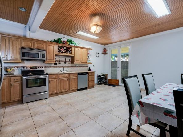 190 E 16th St, Hialeah FL 33010