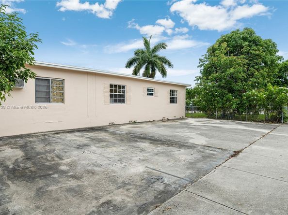 190 E 16th St, Hialeah FL 33010