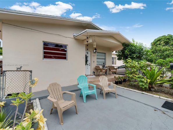 190 E 16th St, Hialeah FL 33010