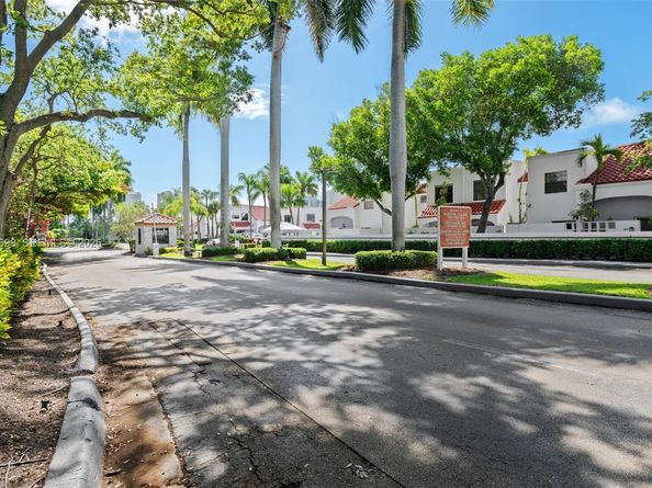 21012 NE 34th Ct, Aventura FL 33180