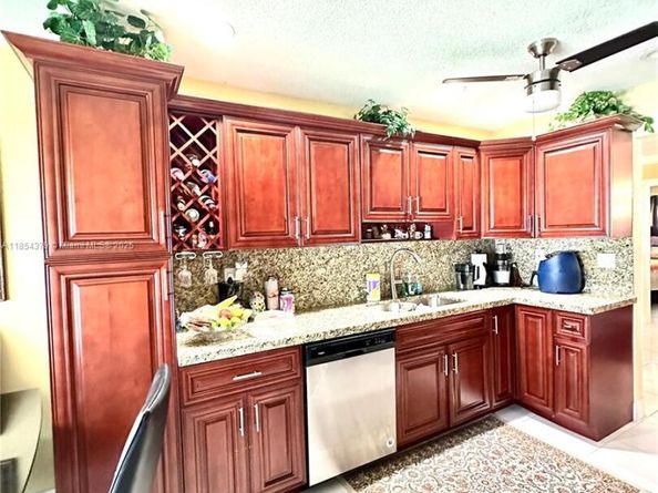 4290 NW 49th Ter, Lauderdale Lakes FL 33319