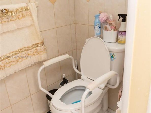 4290 NW 49th Ter, Lauderdale Lakes FL 33319