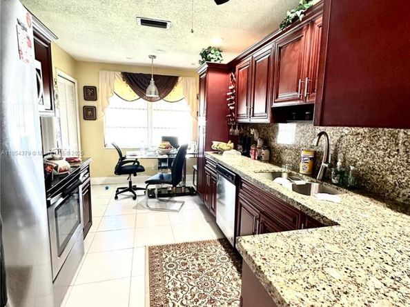 4290 NW 49th Ter, Lauderdale Lakes FL 33319