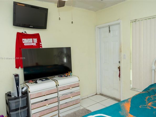 4290 NW 49th Ter, Lauderdale Lakes FL 33319