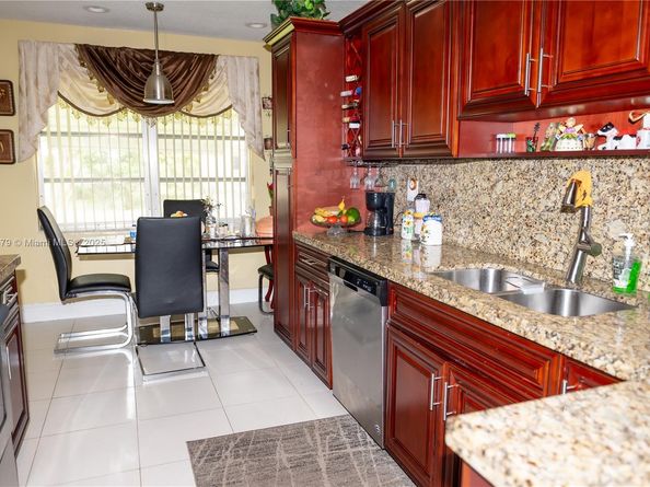 4290 NW 49th Ter, Lauderdale Lakes FL 33319