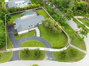 8705 SW 176th St, Palmetto Bay FL 33157