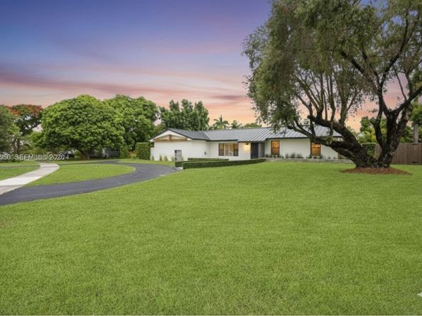 8705 SW 176th St, Palmetto Bay FL 33157