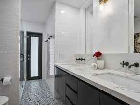 8705 SW 176th St, Palmetto Bay FL 33157