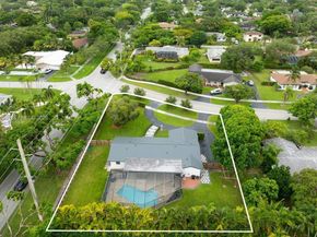 8705 SW 176th St, Palmetto Bay FL 33157