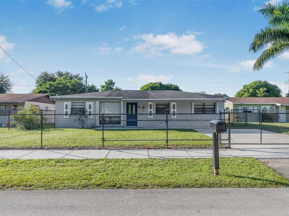 3240 NW 17th St, Lauderhill FL 33311