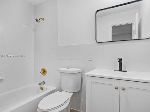 3240 NW 17th St, Lauderhill FL 33311