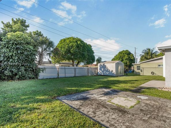 3240 NW 17th St, Lauderhill FL 33311