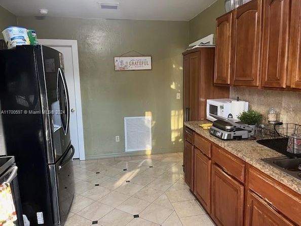 161 NW 35th St, Miami FL 33127