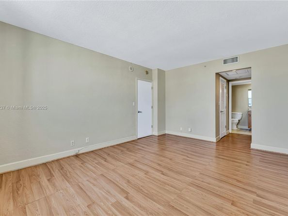 401 69th St 713, Miami Beach FL 33141