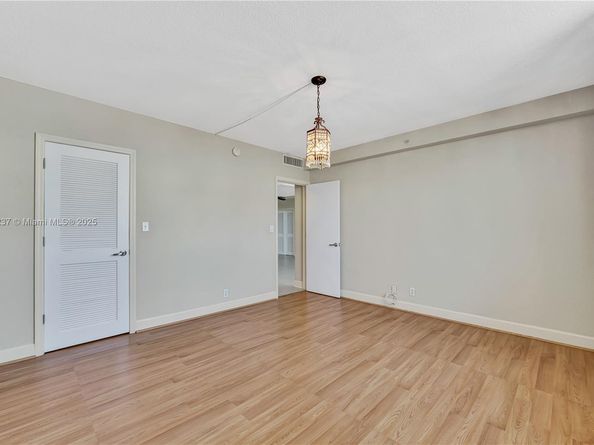 401 69th St 713, Miami Beach FL 33141