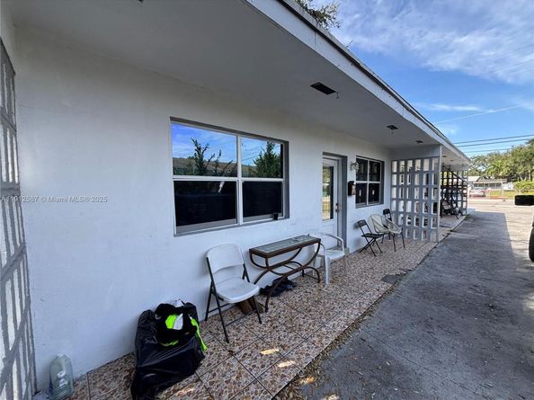 3390 NW 50th St, Miami FL 33142