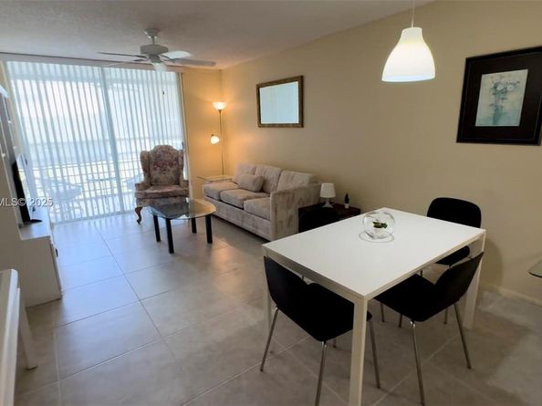 8280 Sunrise Lakes Blvd 205, Sunrise FL 33322