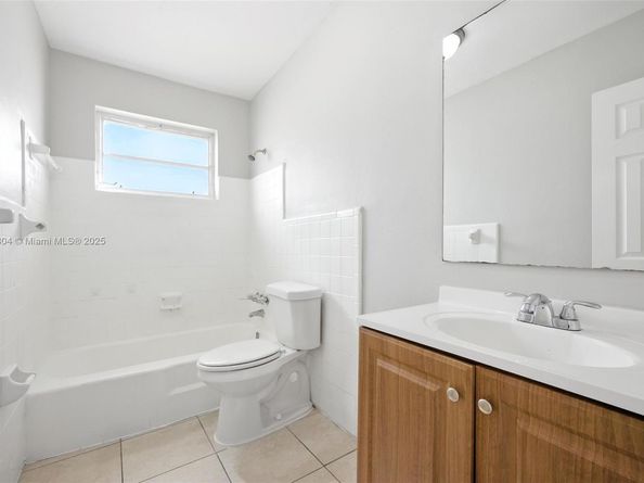 7187 NW 22nd St, Sunrise FL 33313